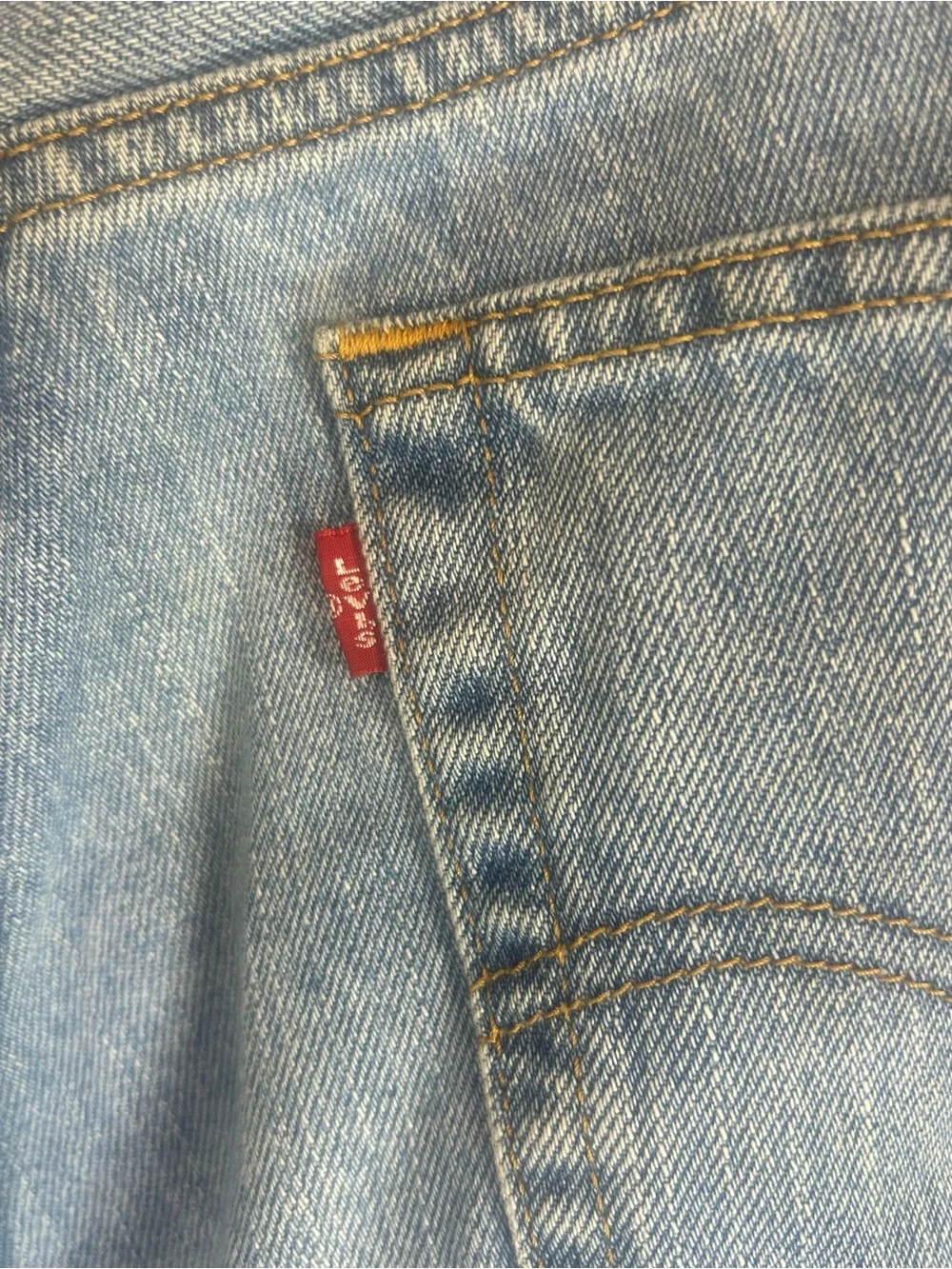 Levi's Comfort Fit Light Wash Jeans